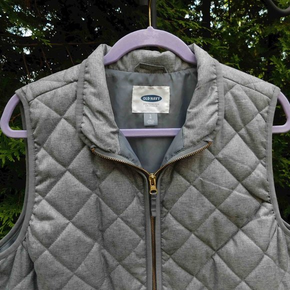 Old Navy Weather-Resistant Diamond Quilted Insulated Vest - Picture 2 of 3